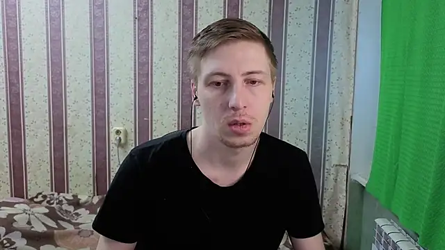 Snapshot of darienlarge chatting on July 7, 3:38 pm darienlarge online show from July 7, 3:38 pm