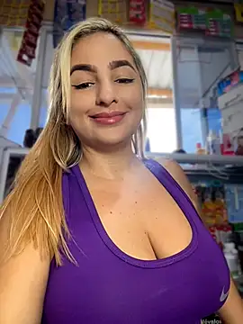 Snapshot of sammyqueenx21 chatting on July 31, 2:38 pm sammyqueenx21 online show from July 31, 2:38 pm