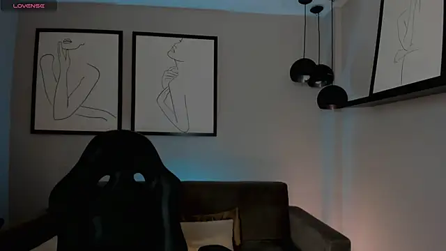 Snapshot of ErikaBenz_ chatting on February 18, 12:28 pm ErikaBenz online show from February 18, 12:28 pm