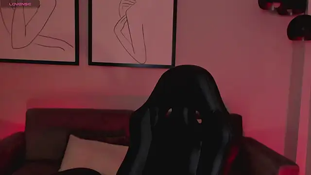 Snapshot of ErikaBenz_ chatting on February 19, 12:22 pm ErikaBenz online show from February 19, 12:22 pm