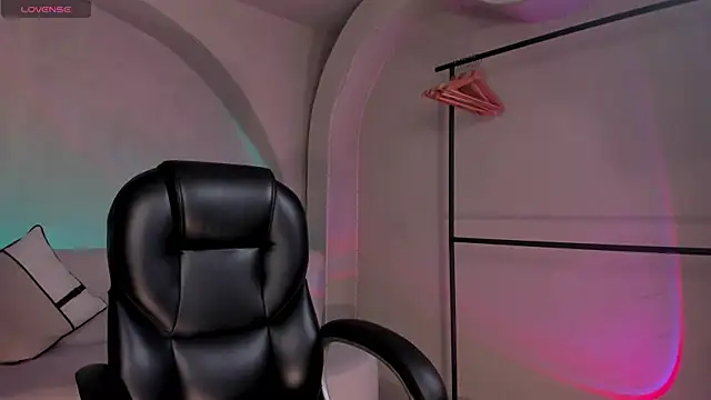 Snapshot of ErikaBenz_ chatting on October 21, 12:17 pm ErikaBenz online show from October 21, 12:17 pm