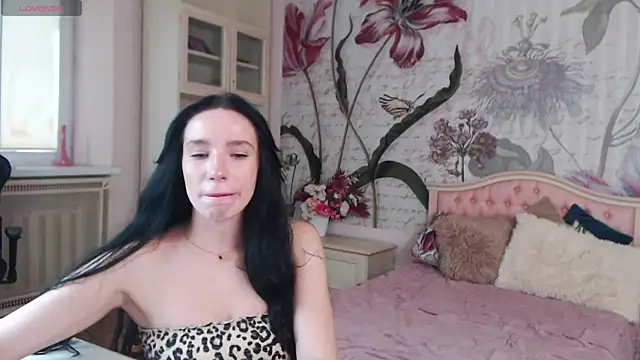 Snapshot of AliciaBow chatting on October 8, 12:03 pm AliciaBow online show from October 8, 12:03 pm