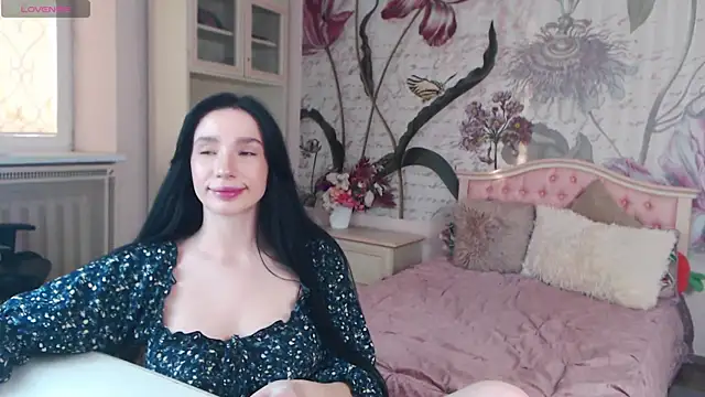 Snapshot of AliciaBow chatting on October 30, 1:45 pm AliciaBow online show from October 30, 1:45 pm