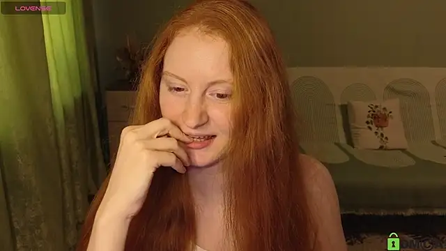 Snapshot of astoria_ross_ chatting on May 20, 3:07 pm astoria ross online show from May 20, 3:07 pm