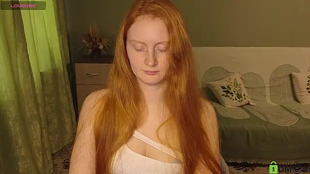 Snapshot of astoria_ross_ chatting on May 25, 3:07 pm astoria ross online show from May 25, 3:07 pm