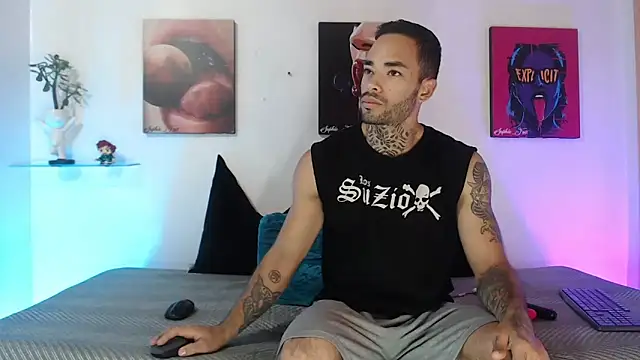 Snapshot of SophieFoxx17 chatting on December 2, 11:59 am SophieFoxx17 online show from December 2, 11:59 am