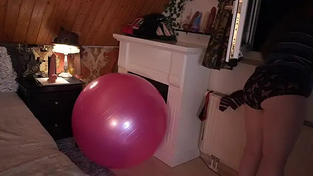 Snapshot of TessaWinter chatting on January 10, 5:37 pm TessaWinter online show from January 10, 5:37 pm