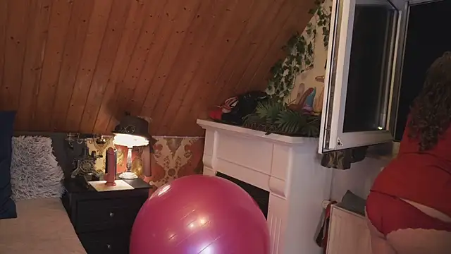 Snapshot of TessaWinter chatting on January 12, 6:02 pm TessaWinter online show from January 12, 6:02 pm