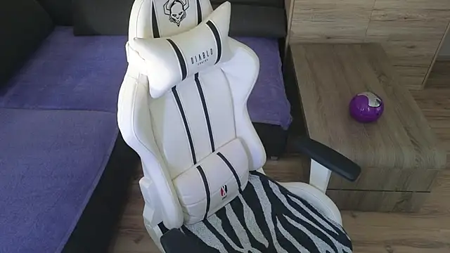 Snapshot of MolligSpielle chatting on September 30, 9:36 am MolligSpielle online show from September 30, 9:36 am