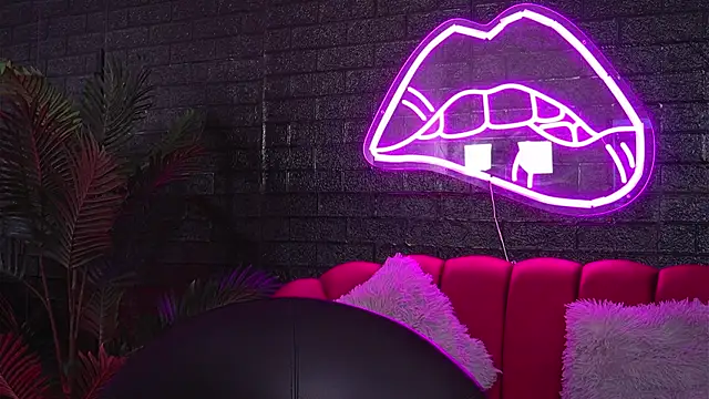 ScarlettQuate online show from December 10, 5:55 pm