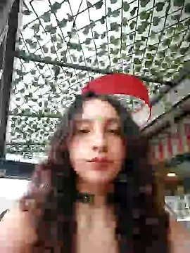 Snapshot of _Laary chatting on December 19, 7:40 pm Laary online show from December 19, 7:40 pm