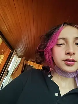 Snapshot of _Laary chatting on November 18, 8:46 pm Laary online show from November 18, 8:46 pm