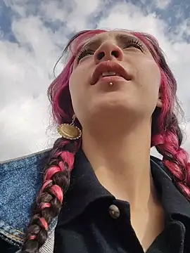  Laary online show from December 19, 8:16 pm