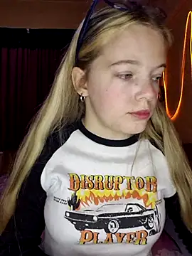 -veranito- online show from March 3, 3:08 am