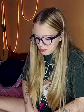 -veranito- online show from March 18, 3:09 am