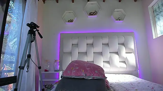 shanakendall online show from January 29, 8:04 pm