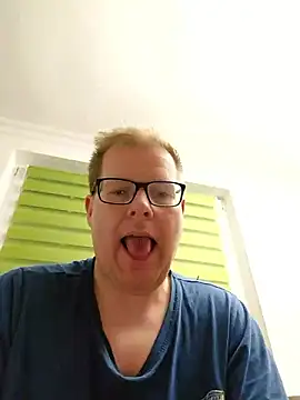 Snapshot of AnnualSunrise chatting on December 1, 8:42 pm AnnualSunrise online show from December 1, 8:42 pm