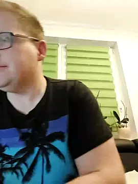 Snapshot of AnnualSunrise chatting on December 5, 8:11 pm AnnualSunrise online show from December 5, 8:11 pm