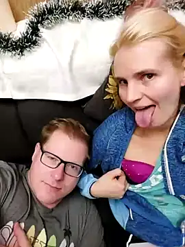 Snapshot of AnnualSunrise chatting on December 16, 7:54 pm AnnualSunrise online show from December 16, 7:54 pm