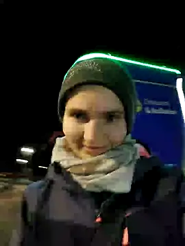 Snapshot of AnnualSunrise chatting on December 21, 10:19 pm AnnualSunrise online show from December 21, 10:19 pm