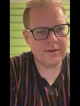 Snapshot of AnnualSunrise chatting on October 7, 8:28 pm AnnualSunrise online show from October 7, 8:28 pm