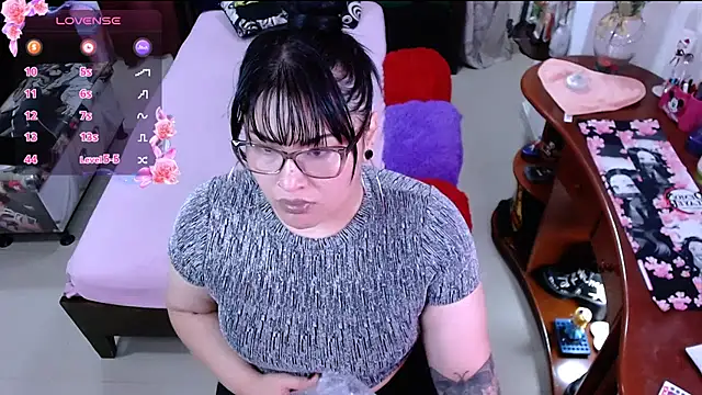 lufek23 online show from March 6, 8:48 pm