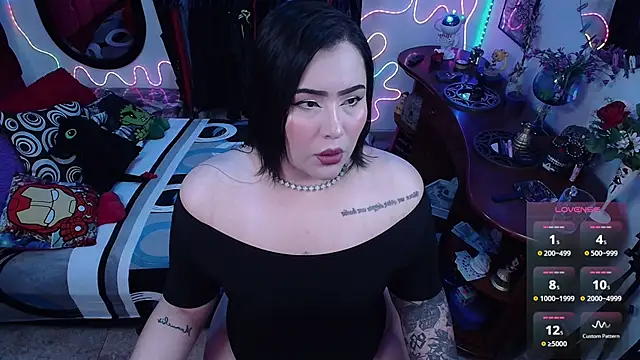 lufek23 online show from May 21, 1:51 pm