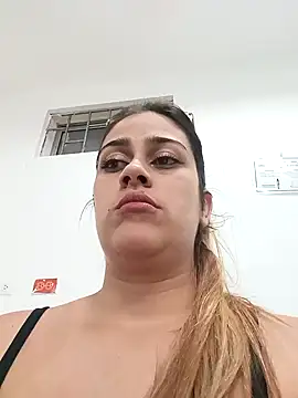 Snapshot of Latina_sexy1 chatting on February 15, 1:42 am Latina sexy1 online show from February 15, 1:42 am