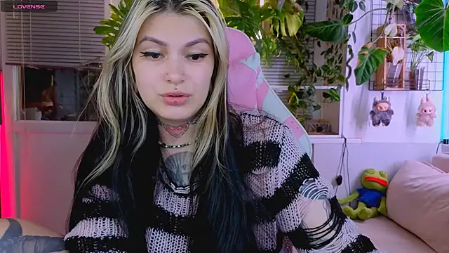 Snapshot of jelya_sg chatting on September 8, 3:33 pm jelya sg online show from September 8, 3:33 pm