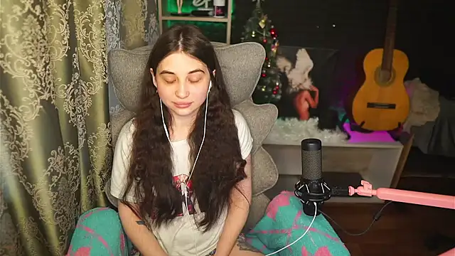 Snapshot of delicatedBailey chatting on April 28, 4:50 am delicatedBailey online show from April 28, 4:50 am