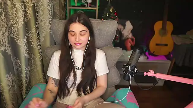 Snapshot of delicatedBailey chatting on May 5, 1:08 pm delicatedBailey online show from May 5, 1:08 pm