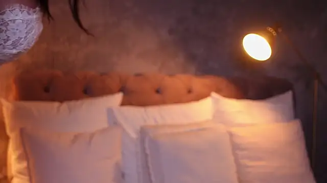 Snapshot of AngelaFay chatting on December 2, 8:30 am AngelaFay online show from December 2, 8:30 am