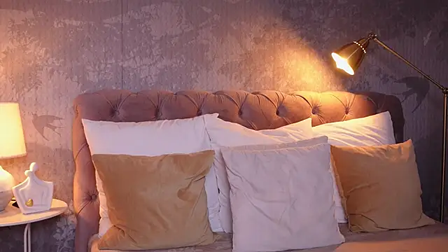 Snapshot of AngelaFay chatting on March 10, 9:21 am AngelaFay online show from March 10, 9:21 am