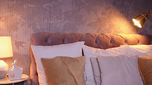 Snapshot of AngelaFay chatting on March 13, 5:54 am AngelaFay online show from March 13, 5:54 am