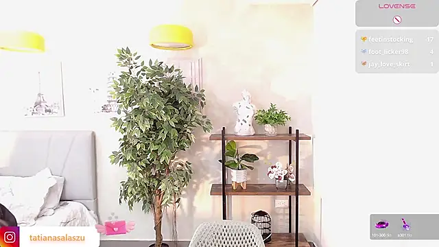 Sassy--Girl online show from January 6, 6:10 pm