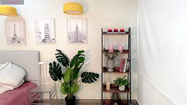 Sassy--Girl online show from February 21, 6:15 pm