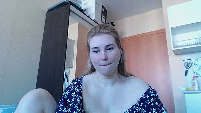 Snapshot of mmmPinUpGirl chatting on June 7, 8:18 am mmmPinUpGirl online show from June 7, 8:18 am