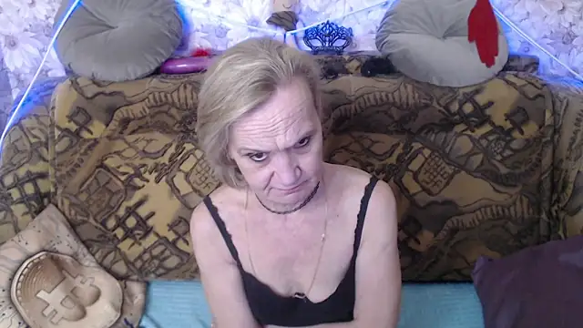 Snapshot of MissBekker chatting on December 20, 3:58 am MissBekker online show from December 20, 3:58 am