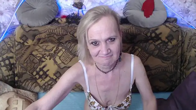 Snapshot of MissBekker chatting on December 31, 9:39 pm MissBekker online show from December 31, 9:39 pm