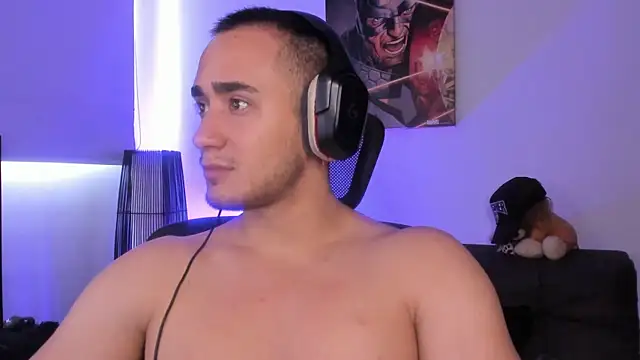 Snapshot of AlexRivera6 chatting on December 25, 3:17 pm AlexRivera6 online show from December 25, 3:17 pm