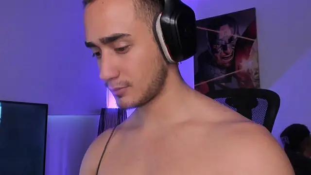 Snapshot of AlexRivera6 chatting on December 28, 10:44 pm AlexRivera6 online show from December 28, 10:44 pm