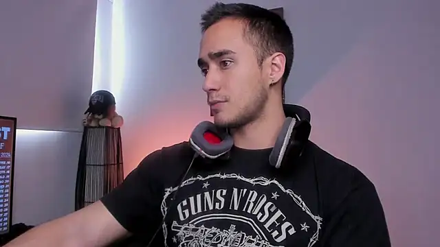 Snapshot of AlexRivera6 chatting on February 3, 8:35 pm AlexRivera6 online show from February 3, 8:35 pm