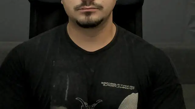 Snapshot of TonyWilcox chatting on October 23, 5:18 am TonyWilcox online show from October 23, 5:18 am