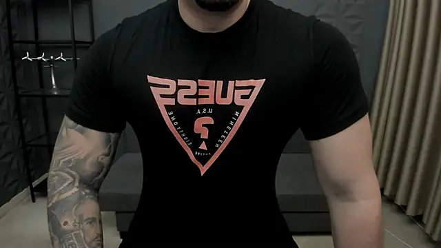 Snapshot of TonyWilcox chatting on November 3, 6:14 am TonyWilcox online show from November 3, 6:14 am