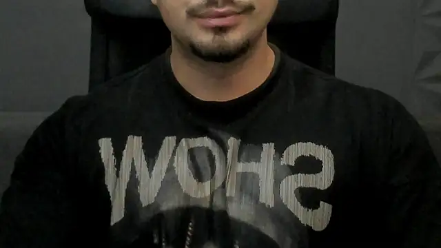 Snapshot of TonyWilcox chatting on November 5, 5:29 am TonyWilcox online show from November 5, 5:29 am