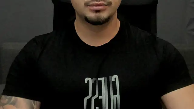 Snapshot of TonyWilcox chatting on November 6, 6:03 am TonyWilcox online show from November 6, 6:03 am