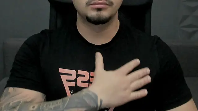 Snapshot of TonyWilcox chatting on November 7, 6:13 am TonyWilcox online show from November 7, 6:13 am