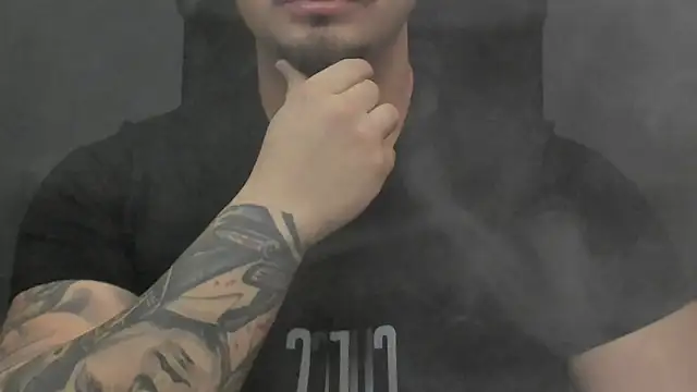 Snapshot of TonyWilcox chatting on November 11, 6:02 am TonyWilcox online show from November 11, 6:02 am