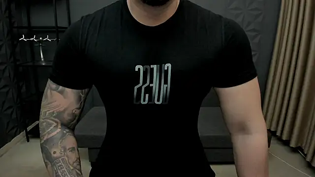 Snapshot of TonyWilcox chatting on November 15, 5:49 am TonyWilcox online show from November 15, 5:49 am