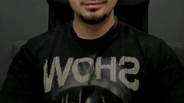 Snapshot of TonyWilcox chatting on November 17, 5:57 am TonyWilcox online show from November 17, 5:57 am